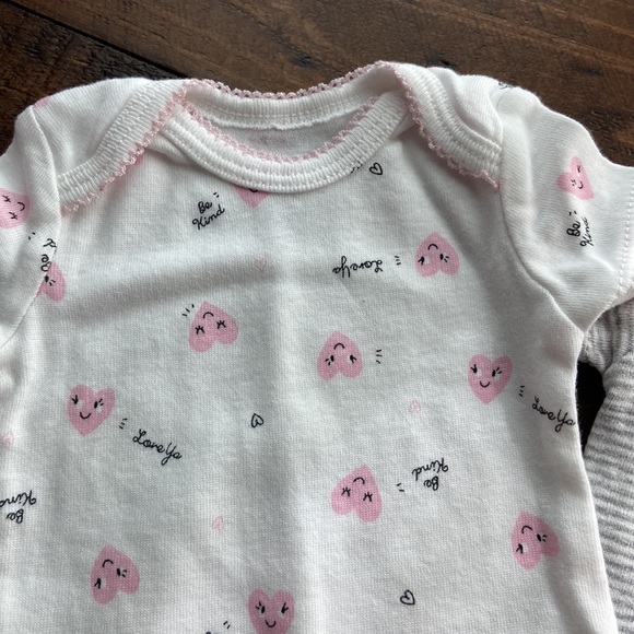 ❤️ Carter’s Newborn Bundle of Onesies #144 - Picture 6 of 9